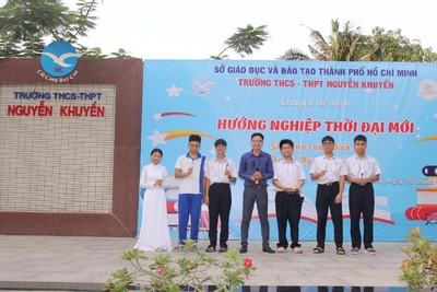 Giao lưu cùng diễn giả chuyên đề sách: Hướng nghiệp thời đại mới.